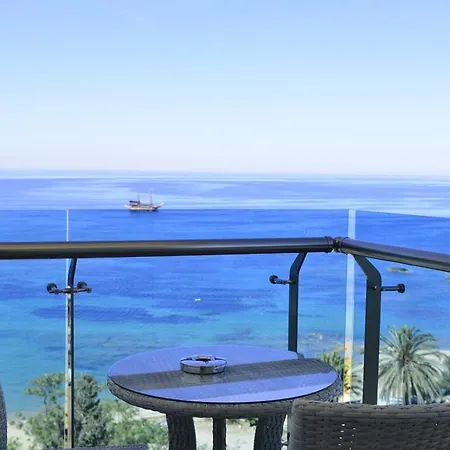 Azura Deluxe & Hotel